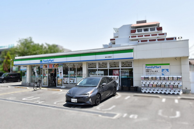 コンビニ　ファミリーマート豊中小曽根店（コンビニ）まで500m