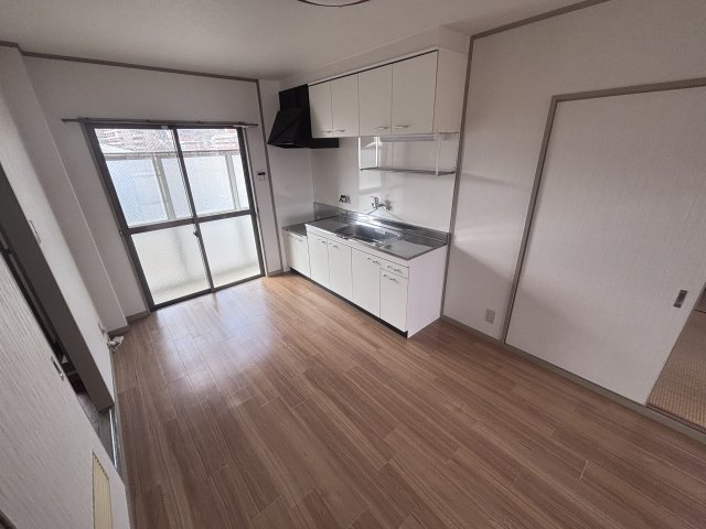 キッチン　広々と使えるキッチンで快適に料理を！