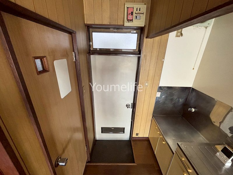 玄関　反転別部屋になります。