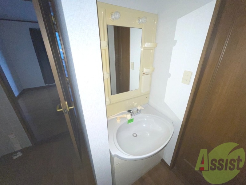 洗面設備　洗面台が付いていると支度もラクラクですよね。