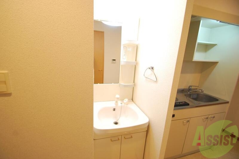 洗面設備　豪華な洗面台はもちろんシャンプードレッサー完備です。