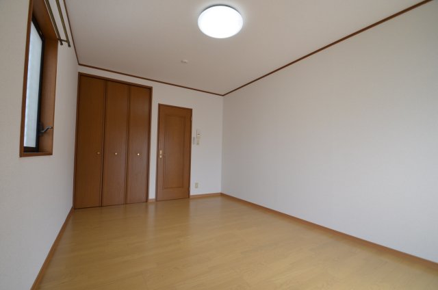 居室・リビング　８．５帖の洋室