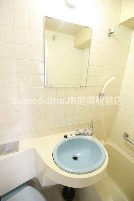 洗面設備　脱衣スペースもあります