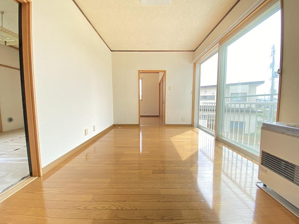 居室・リビング　明るい南向きのリビングスペース☆