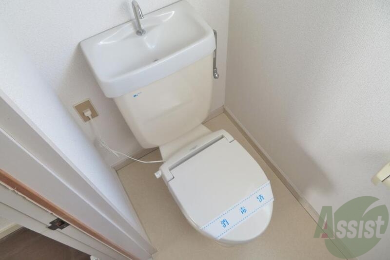 トイレ　トイレは温水ではないですが暖房便座になっているのであったかい