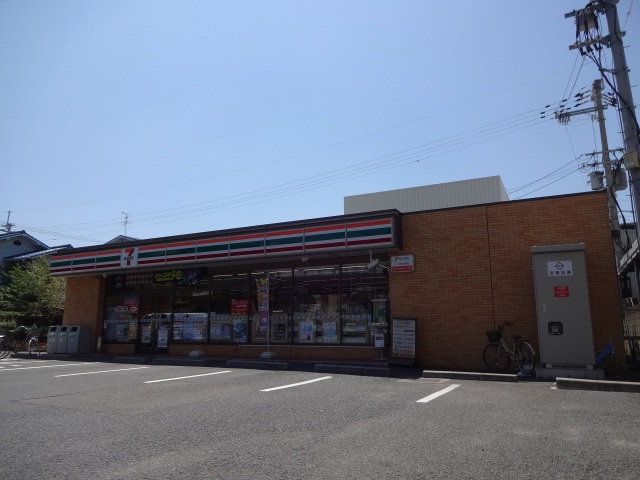 コンビニ　セブンイレブン八尾弓削町店（コンビニ）まで311m