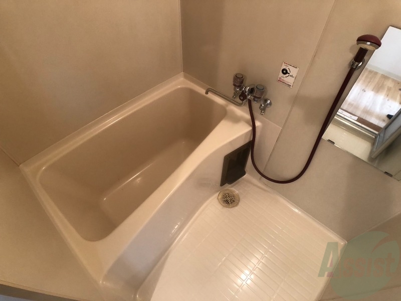 バス・シャワールーム　お風呂になります。一日の疲れを癒してくださいね。