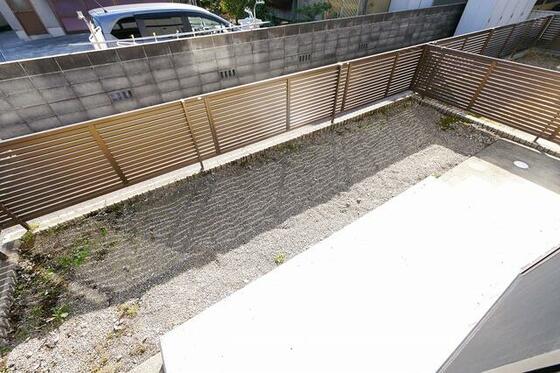 バルコニー　専用庭