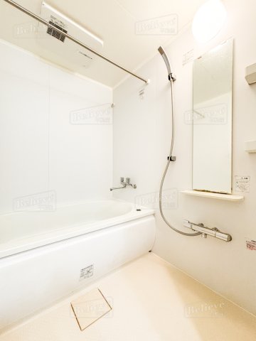 バス・シャワールーム　浴室乾燥機付きのお風呂です♪