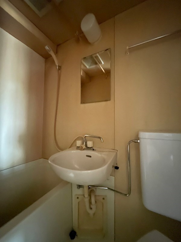 洗面設備　独立洗面台、朝の身支度には欠かせません