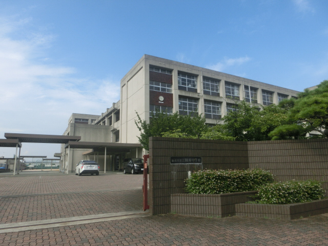 中学校　陵南中学校（中学校）まで1215m