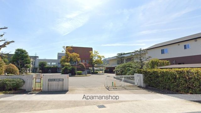 小学校　東かがわ市立白鳥小学校（小学校）まで561m