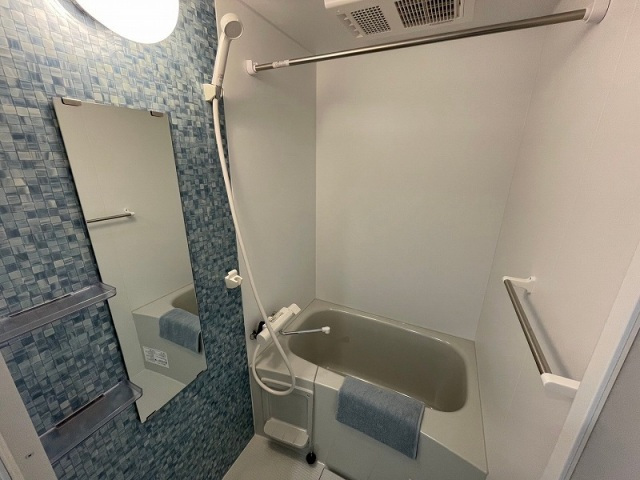 バス・シャワールーム　浴室乾燥機付きのお風呂です♪
