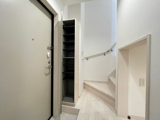 玄関　シューズボックス付きの玄関です☆