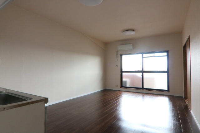 居室・リビング　※別室の参考写真の為、現況優先です。