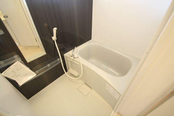 バス・シャワールーム　※別部屋の写真です