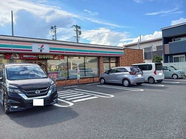 コンビニ　セブンイレブン（コンビニ）まで580m