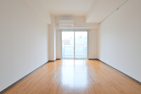 居室・リビング　広々約１０帖の洋室は南向きで陽当たり良好（＾Ｏ＾）