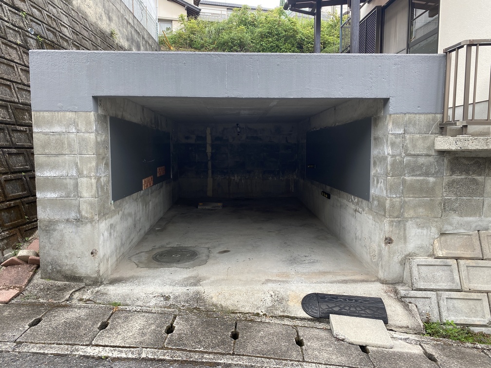 駐車場　堀込式車庫