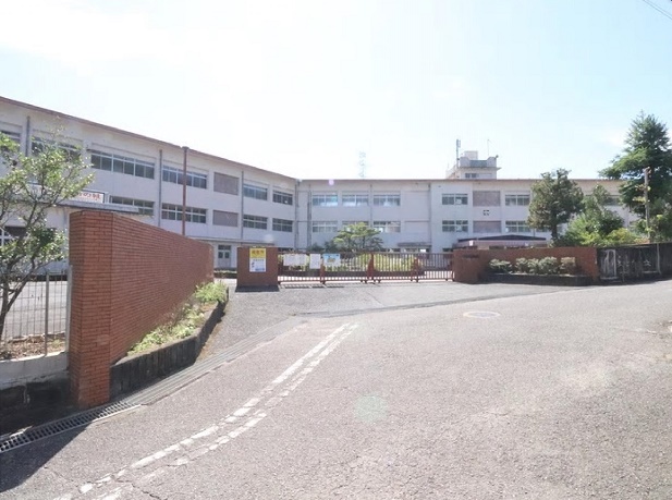 中学校　大竹市立玖波中学校（中学校）まで276m