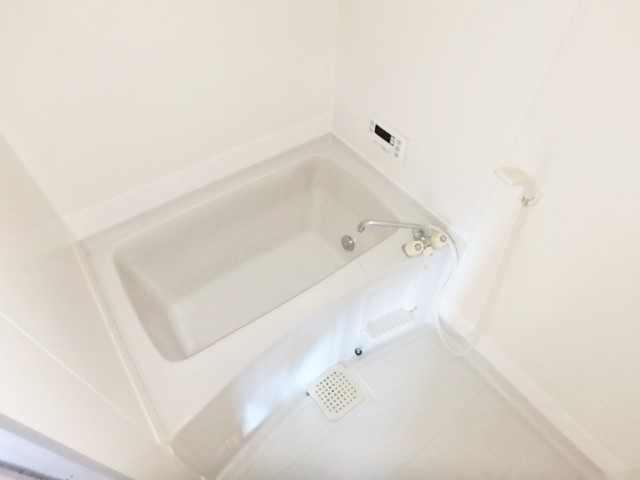 バス・シャワールーム　お手入れラクラク！追い焚き機能付のオートバス！