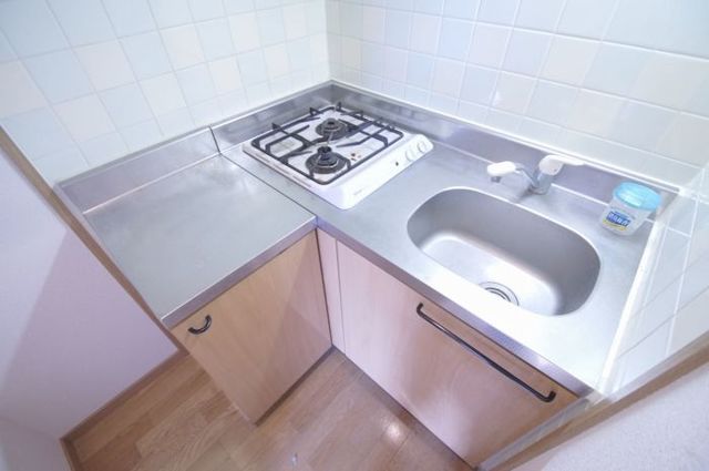 キッチン　【キッチン】壁付けシステムキッチン（２口ガスコンロ）