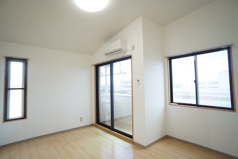 居室・リビング　302（反転）イメージ