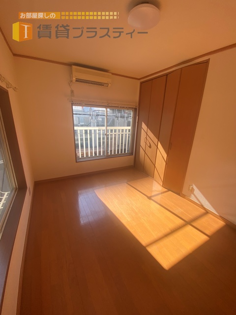 居室・リビング　日当たり良好の明るいお部屋です。