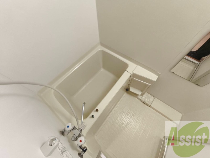 バス・シャワールーム　お風呂になります。一日の疲れを癒してくださいね。