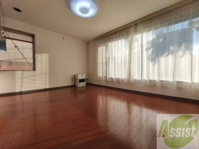 居室・リビング　広々としたリビングですね。使い勝手がよさそうですね！