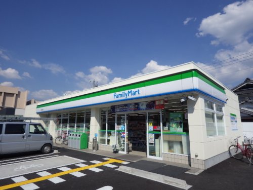 コンビニ　ファミリーマート 天理川原城店（コンビニ）まで96m