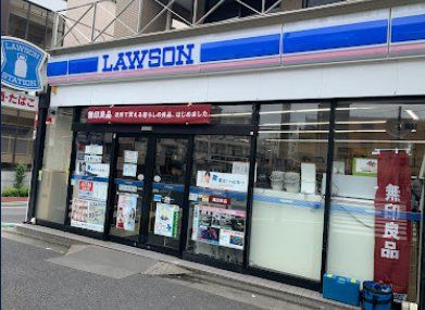コンビニ　ローソン新宿水道町店（コンビニ）まで380m