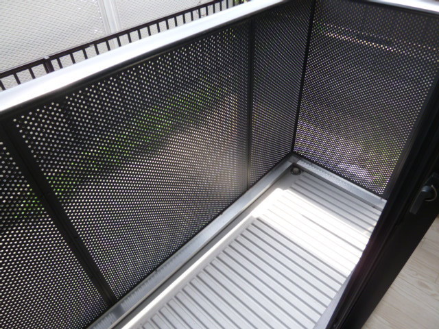 バルコニー　バルコニーには洗濯干し付