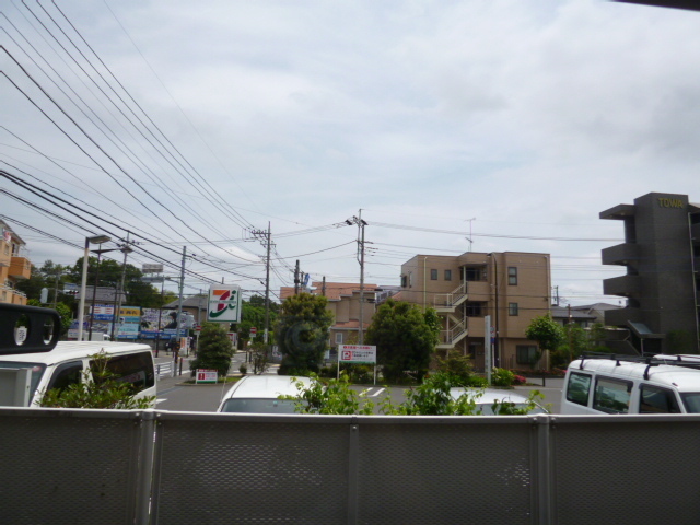 眺望　目の前は駐車場なので日当たり良好