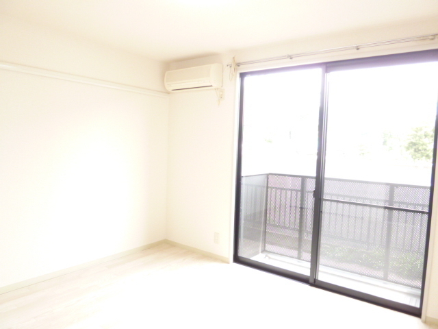 居室・リビング　エアコン付き洋室７帖