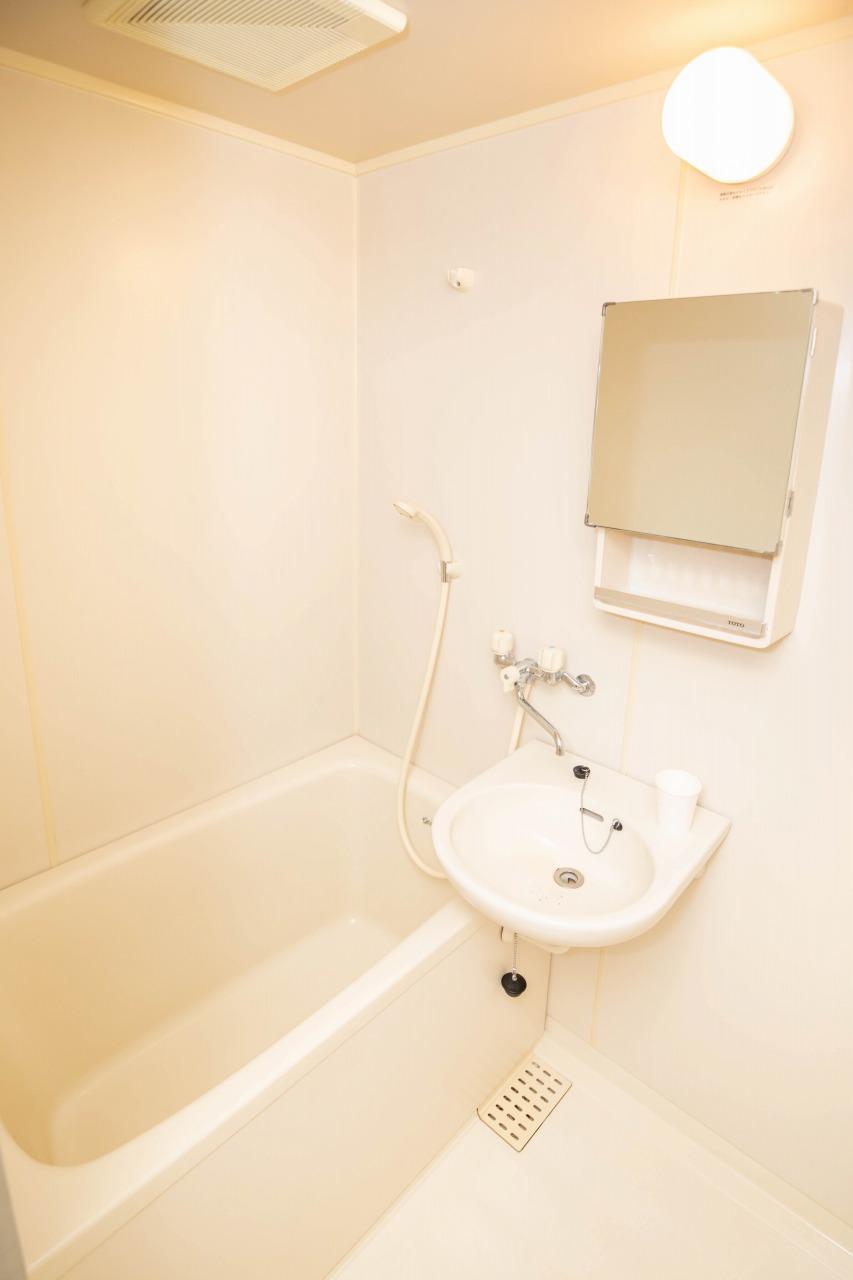 バス・シャワールーム　清潔感のあるバスルーム