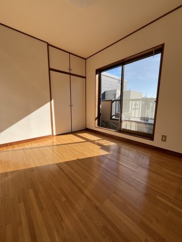 居室・リビング　2階の真ん中の洋室