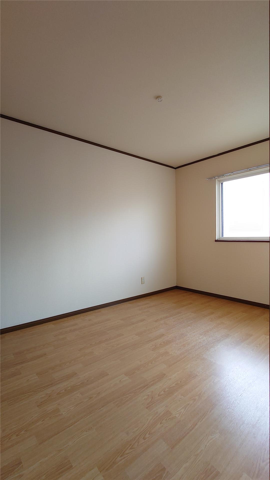 その他部屋・スペース　【リフォーム前】天井木目クロス・LED照明