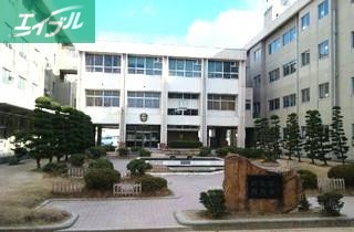 小学校　岡山市立芳泉小学校（小学校）まで792m