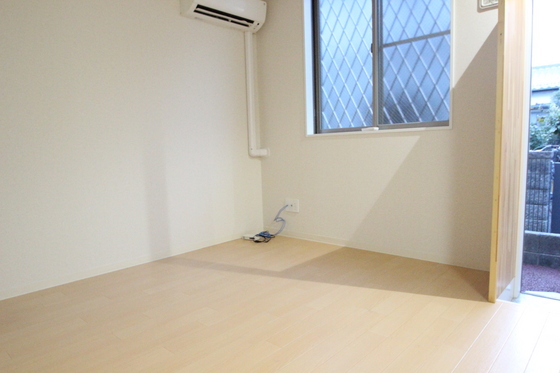 居室・リビング　※別号室の写真です