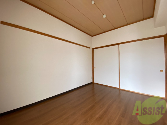 その他部屋・スペース　寝室のお写真です。陽の光が気持ちいいですね。