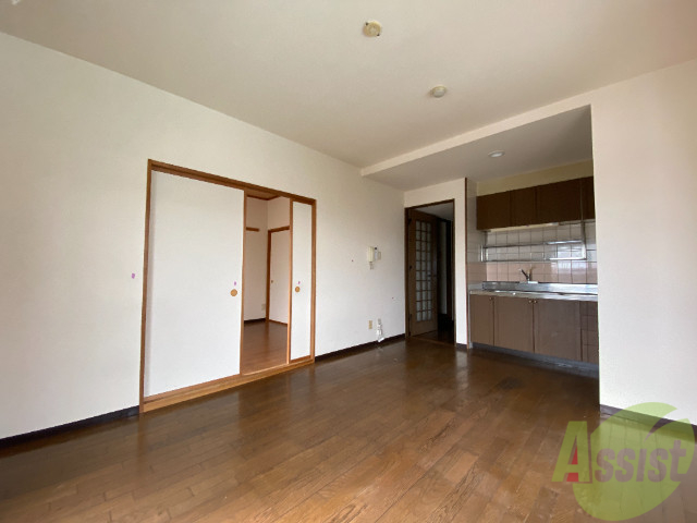 居室・リビング　実際は反転タイプとなります。ご参考くださいませ。