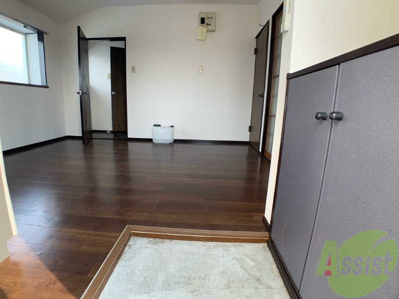 玄関　玄関になります。毎日の出入りはこちらから！