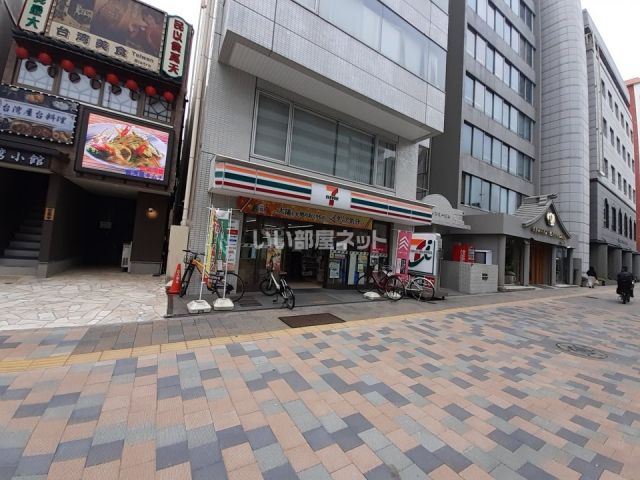 コンビニ　セブンイレブン新宿大久保一丁目店（コンビニ）まで490m