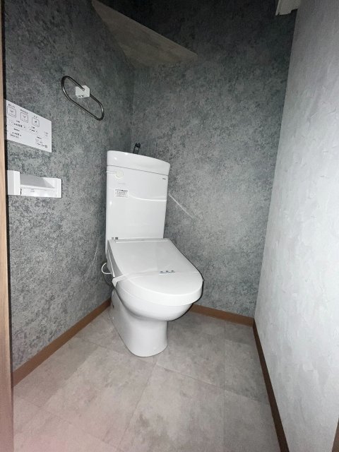 トイレ　同物件、別号室のものです。