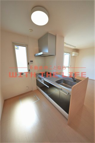 キッチン　コンパクトなキッチンで掃除もラクラク