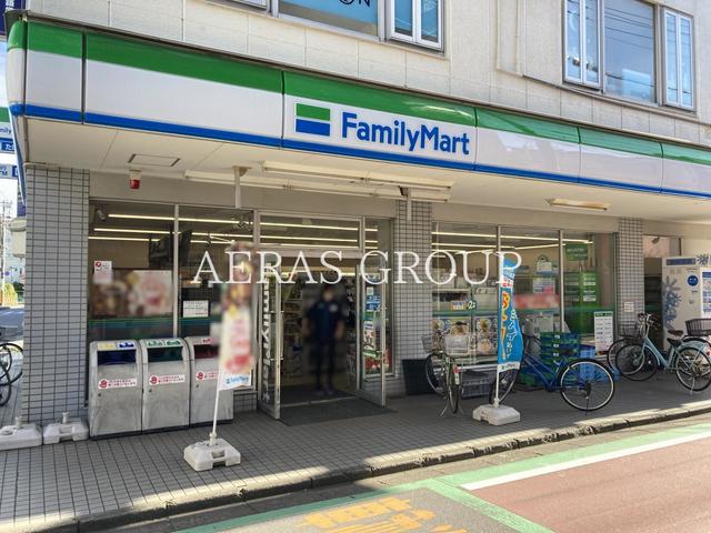 コンビニ　ファミリーマート 二和向台駅前店（コンビニ）まで105m