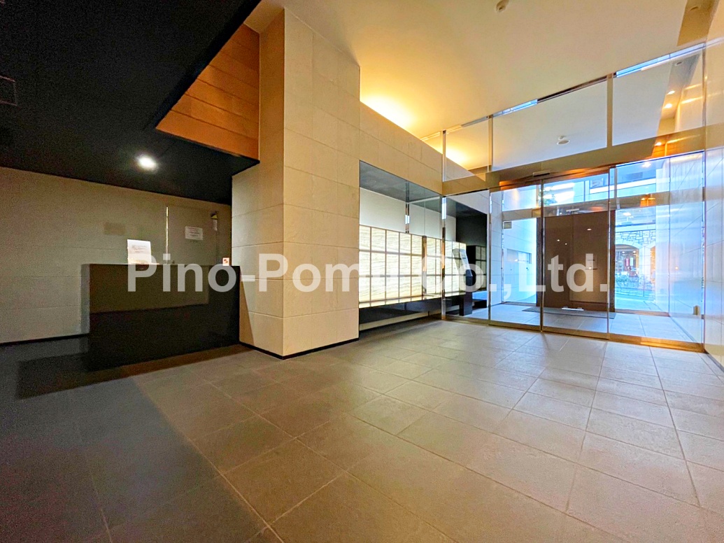 ドラックストア　ココカラファイン渋谷宮下公園前店（ドラッグストア）まで453m