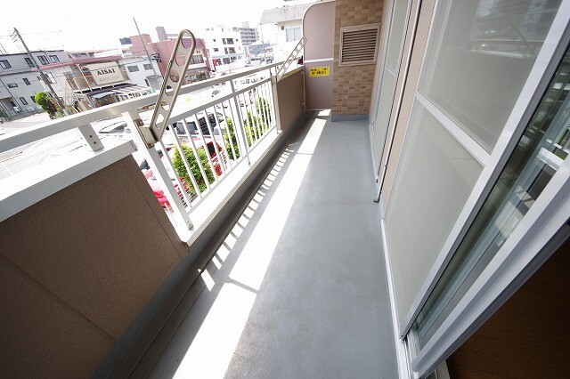 バルコニー　バルコニー（類似室内）