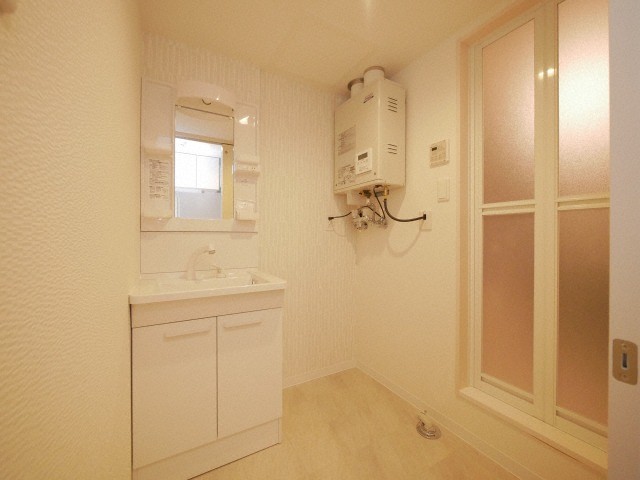 洗面設備　シャワードレッサー付きです！